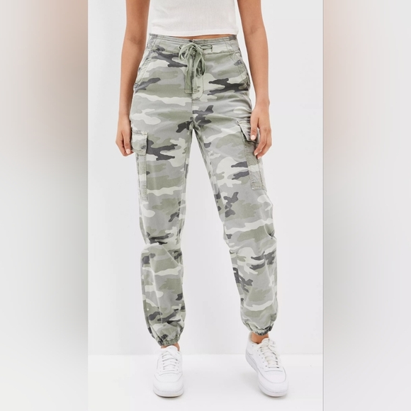 American Eagle Outfitters Pants - American Eagle Outfitters Camo Joggers - Size 12 - 34/36 Waist - Inseam 30